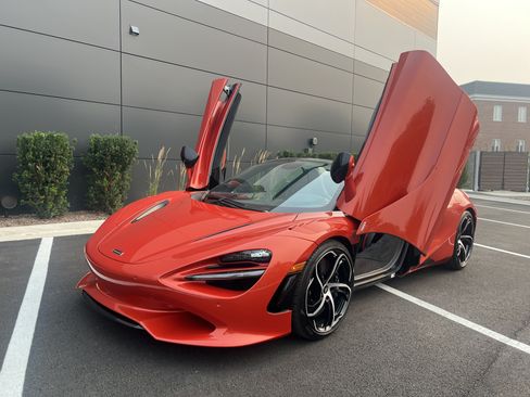 Used 2026 McLaren 750S Spider RWD image 8