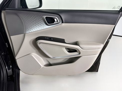 Used 2025 Kia Soul LX w/ LX Technology Package FWD image 30