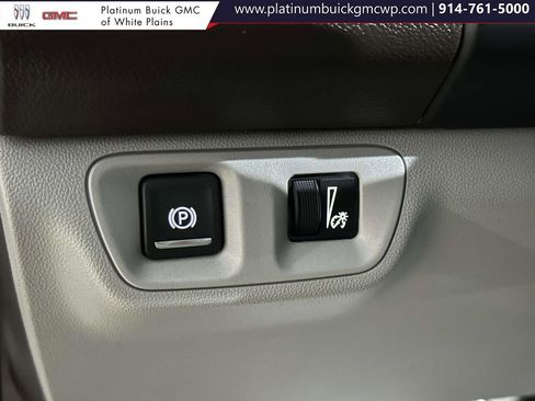 Used 2022 GMC Acadia SLT w/ Preferred Package image 32