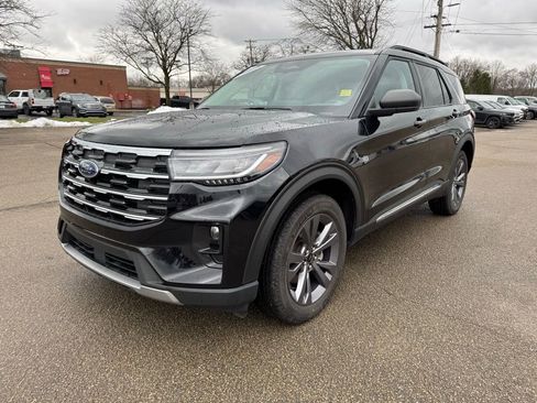 Used 2025 Ford Explorer Active w/ Active Comfort Package image 1
