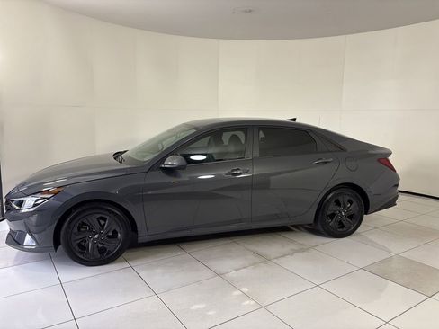 Used 2023 Hyundai Elantra SEL w/ Preferred Accessory Package image 2