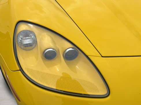 Used 2006 Chevrolet Corvette Z06 w/ Preferred Equipment Group RWD image 33