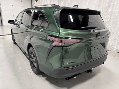 Used 2026 Toyota Sienna XLE Woodland Edition AWD/4WD image 5