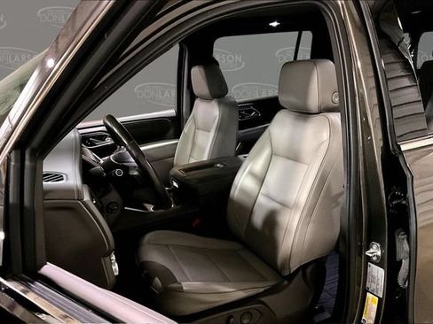 Used 2021 GMC Yukon XL SLT w/ SLT Premium Package AWD/4WD image 13