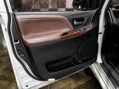 Used 2019 Toyota Sienna Limited Premium AWD/4WD image 38