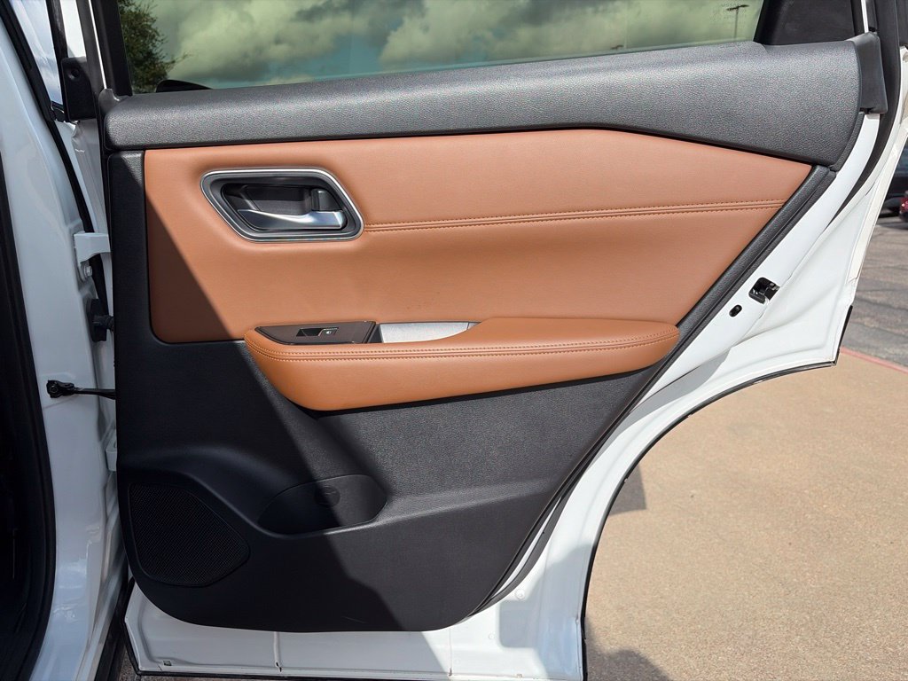 Used 2024 Nissan Rogue Platinum FWD image 13