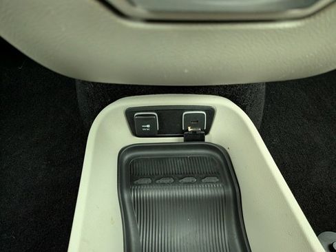 Used 2019 Chrysler Pacifica Limited image 10