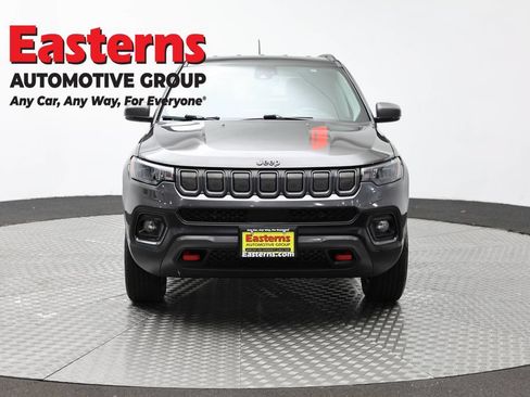 Used 2022 Jeep Compass Trailhawk w/ Trailhawk Convenience Group AWD/4WD image 2