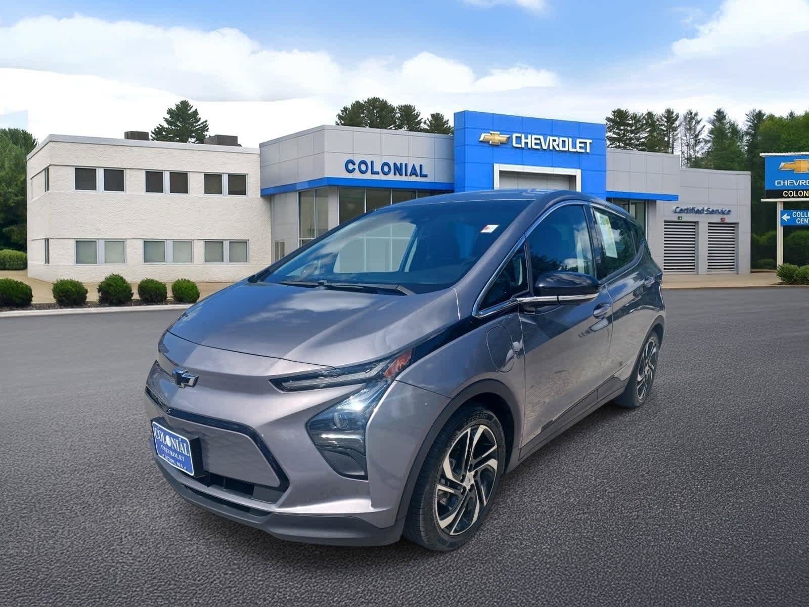 Used 2022 Chevrolet Bolt LT w/ Infotainment Package FWD image 1