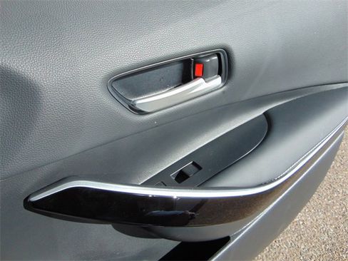 Used 2025 Toyota Corolla XLE image 27