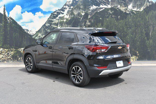 Used 2024 Chevrolet TrailBlazer LT w/ Driver Confidence Package FWD image 9