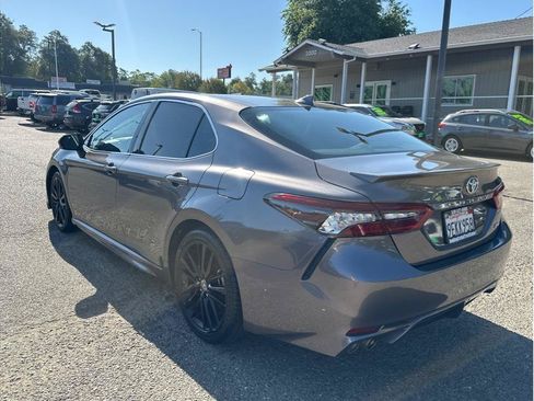 Used 2023 Toyota Camry XSE FWD image 5