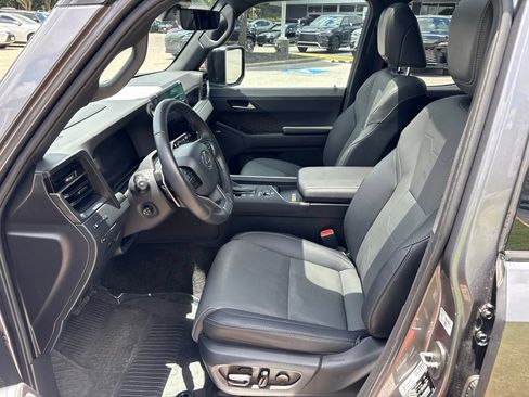 Used 2024 Lexus GX 550 w/ Accessory Package (2T) AWD/4WD image 15
