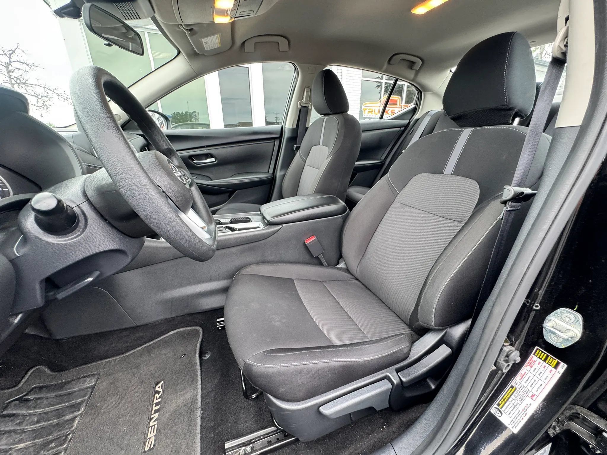 Used 2025 Nissan Sentra SV FWD image 9