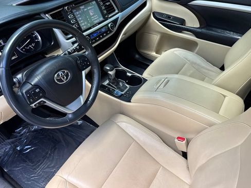Certified 2016 Toyota Highlander XLE w/ Protection Package #3 AWD/4WD image 9