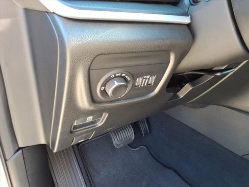 New 2025 Jeep Grand Cherokee L Altitude image 18