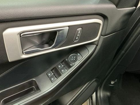 Used 2020 Ford Explorer XLT RWD image 15
