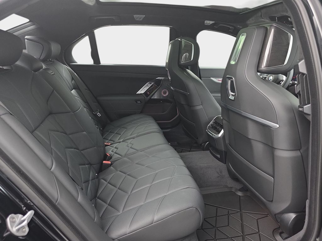 New 2026 BMW 760i xDrive w/ Executive Package AWD/4WD image 11
