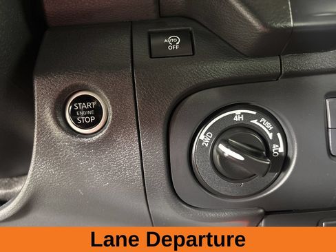 Used 2025 Nissan Frontier PRO-4X AWD/4WD image 14
