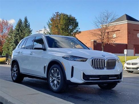 New 2026 BMW X5 xDrive50e image 3
