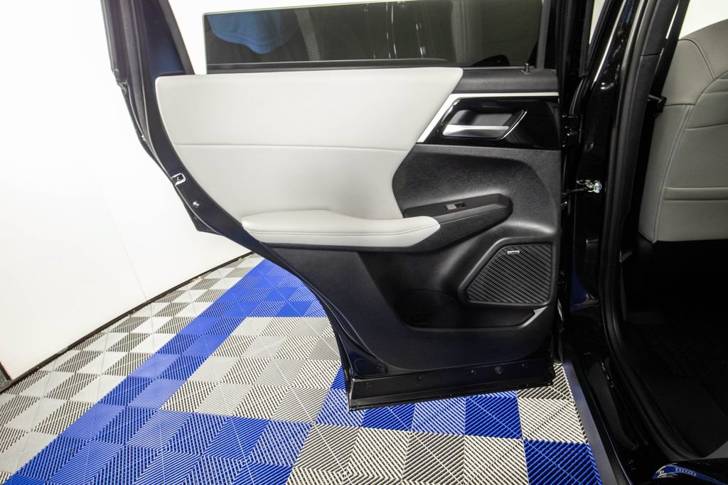Used 2025 Mitsubishi Outlander SE FWD image 15