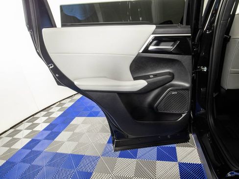 Used 2025 Mitsubishi Outlander SE FWD image 15