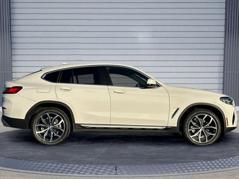 New 2025 BMW X4 xDrive30i w/ Convenience Package image 3