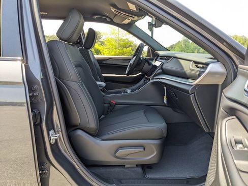 Used 2026 Jeep Grand Cherokee Laredo image 42