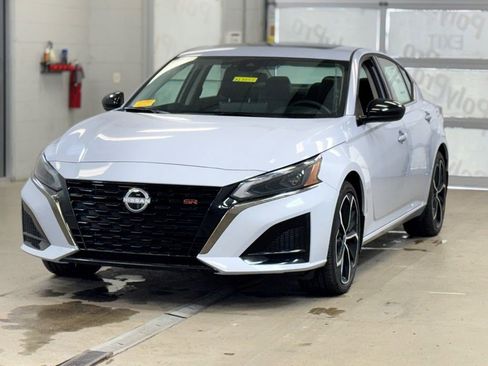 New 2025 Nissan Altima 2.5 SR w/ SR Premium Package image 3