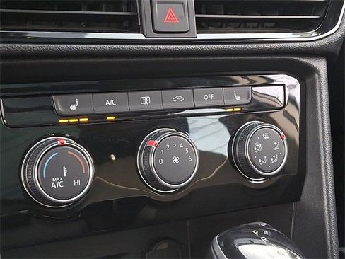 Used 2023 Volkswagen Taos SE image 16