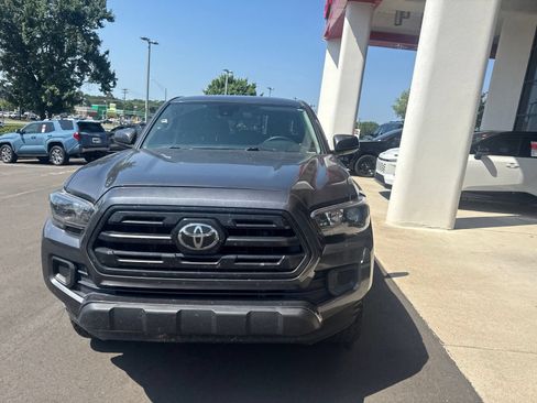 Used 2019 Toyota Tacoma SR w/ SR Convenience Package AWD/4WD image 12