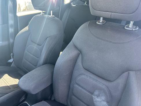 Used 2018 Jeep Renegade Latitude image 19