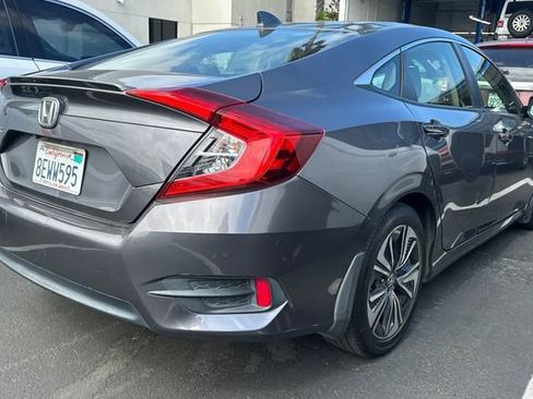 Used 2018 Honda Civic EX-L image 5