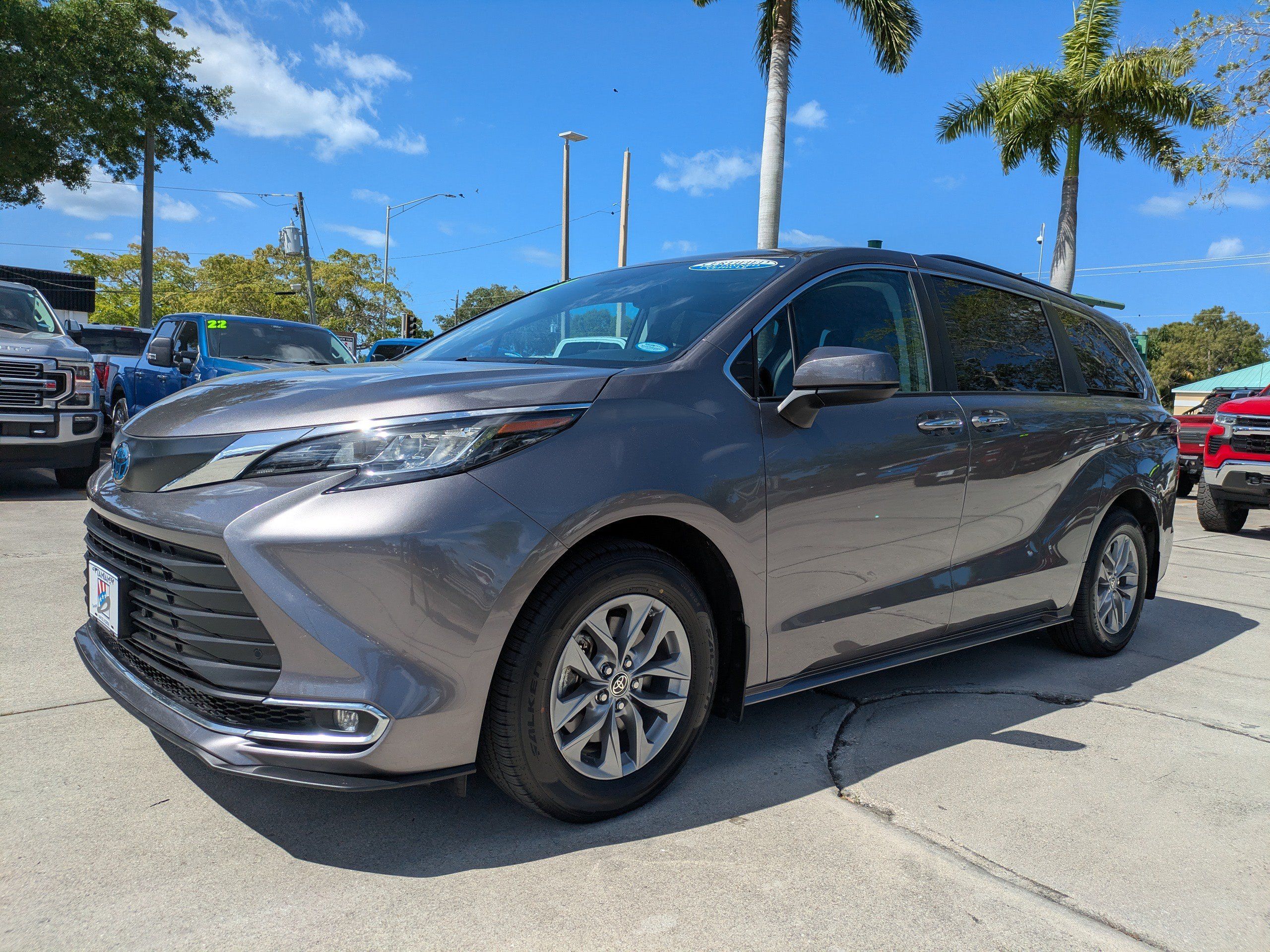 Used 2022 Toyota Sienna XLE AWD/4WD image 7