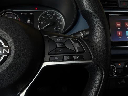 Used 2025 Nissan Versa SV FWD image 30
