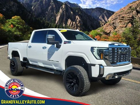 Used 2025 GMC Sierra 3500 Denali w/ Denali Reserve Package image 1