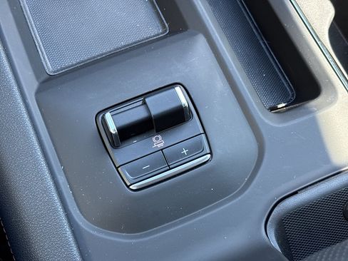Used 2025 GMC Sierra 2500 AT4 w/ AT4 Premium Plus Package AWD/4WD image 25