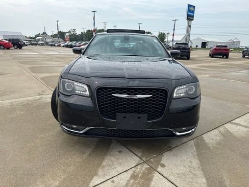 Used 2015 Chrysler 300 S AWD/4WD image 18