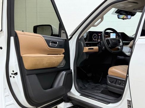 Used 2025 INFINITI QX80 Sensory image 36