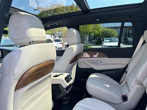 Used 2025 Mercedes-Benz GLS 450 4MATIC image 23