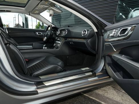 Used 2013 Mercedes-Benz SL 550 image 32