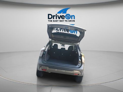 Used 2025 Nissan Kicks SV image 5