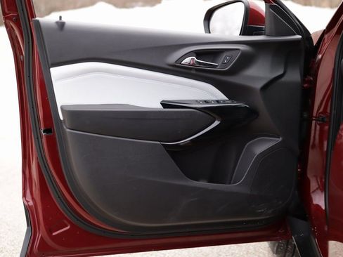 Used 2025 Chevrolet Trax LT w/ LT Convenience Package image 21