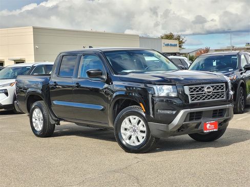 Used 2023 Nissan Frontier SV image 2