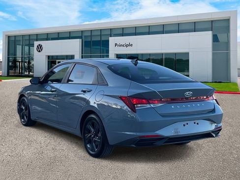 Used 2022 Hyundai Elantra SEL image 4