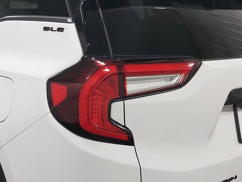 Used 2023 GMC Terrain SLE w/ Driver Convenience Package image 34