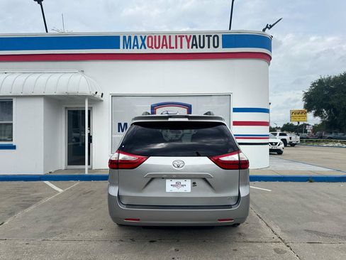 Used 2018 Toyota Sienna XLE FWD image 30