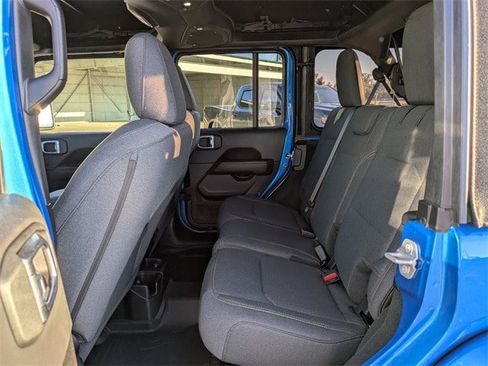 Used 2024 Jeep Wrangler Sahara image 13