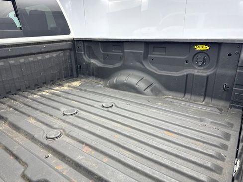 Used 2019 Nissan Titan SV AWD/4WD image 36