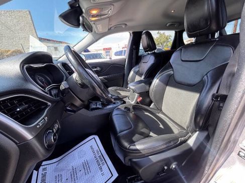 Used 2021 Jeep Cherokee Latitude Plus FWD image 17